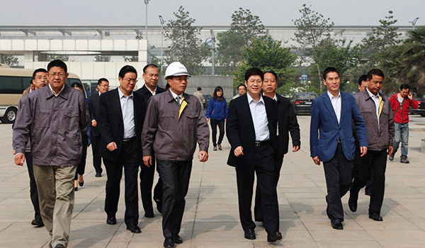 西安市委常委、常務副市長岳華峰蒞臨西瑪電機調(diào)研指導。