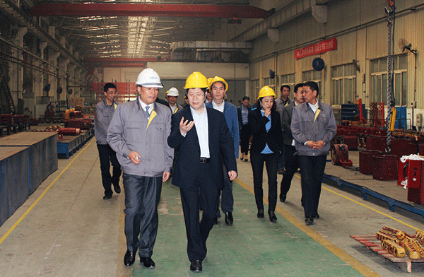 西安市委常委、常務副市長岳華峰蒞臨西瑪電機調(diào)研指導。