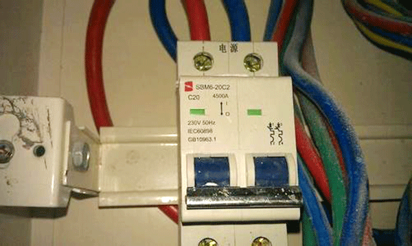 漏電保護(hù)裝置是造成西安西瑪電機(jī)頻繁燒毀的原因。