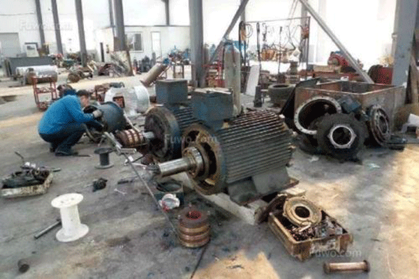 西安西瑪電機驅(qū)動軸修理中軸向間隙的測量。