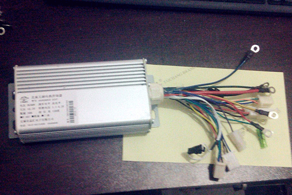 Z2直流電機(jī)控制器的安裝過程分享。