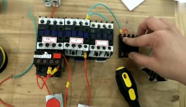 Y系列高壓三相異步電動機的功率控制需要哪些元件？